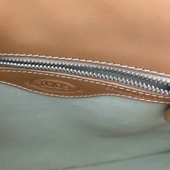 *NEW* Tod’s leather handbag - Picture 5 of 14